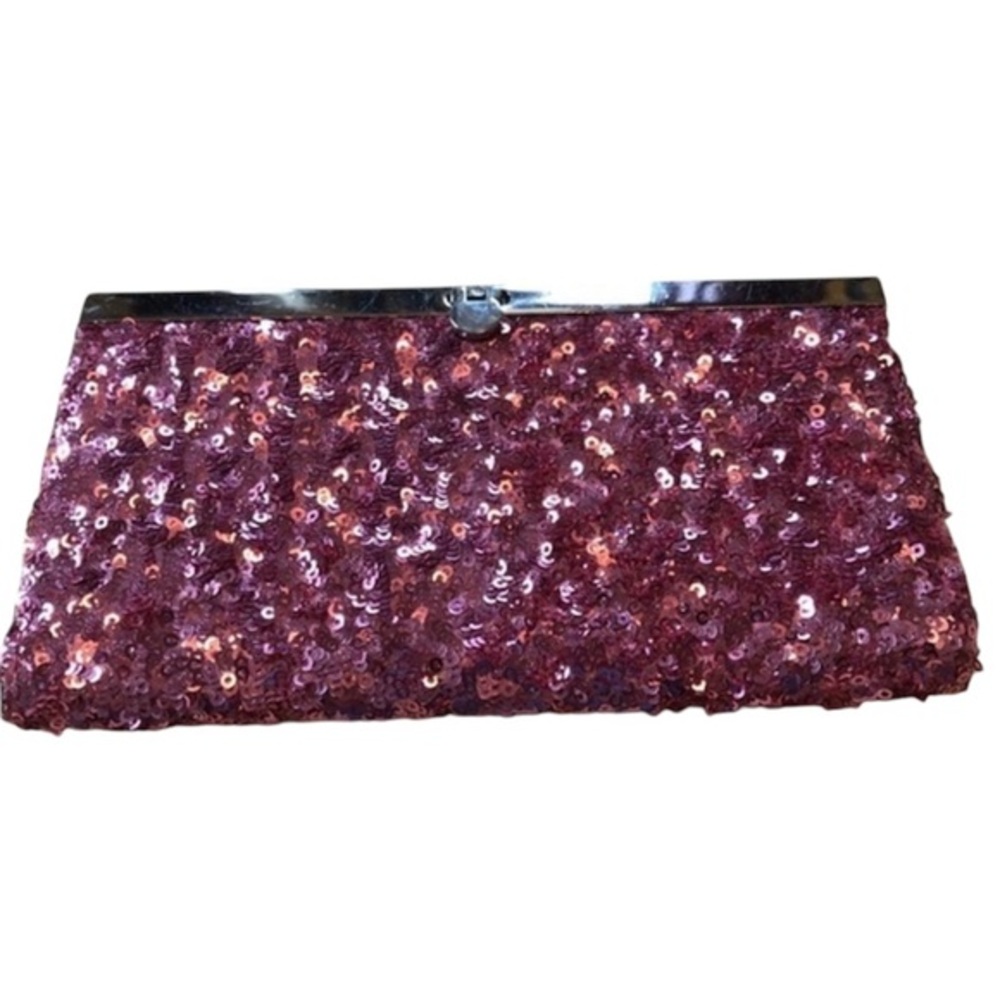 Pink sequence clutch w/plenty of pockets to hold your cards w/sliver push lock